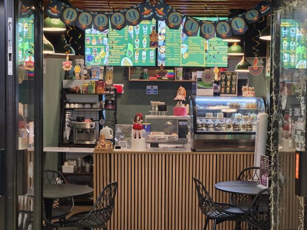CAKES, COFFEES & DESSERTS
