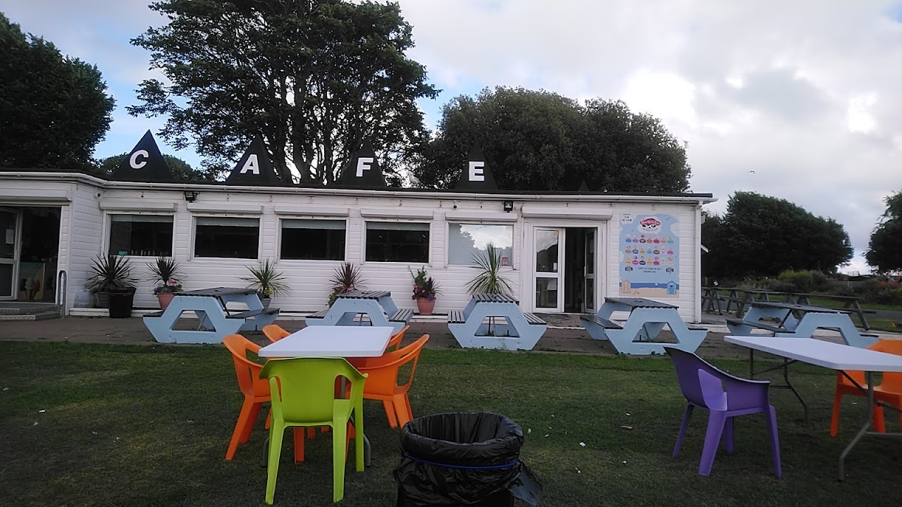 Canoe Lake Cafe