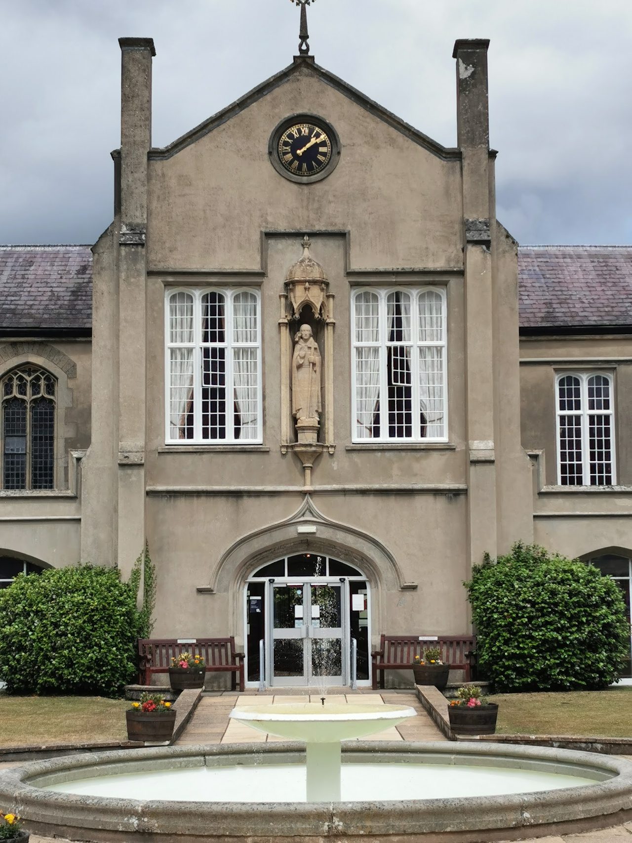 Canolfan Gristnogol Llanbed Yr Hedyn Mwstard/Lampeter Christian Centre The Mustard Seed