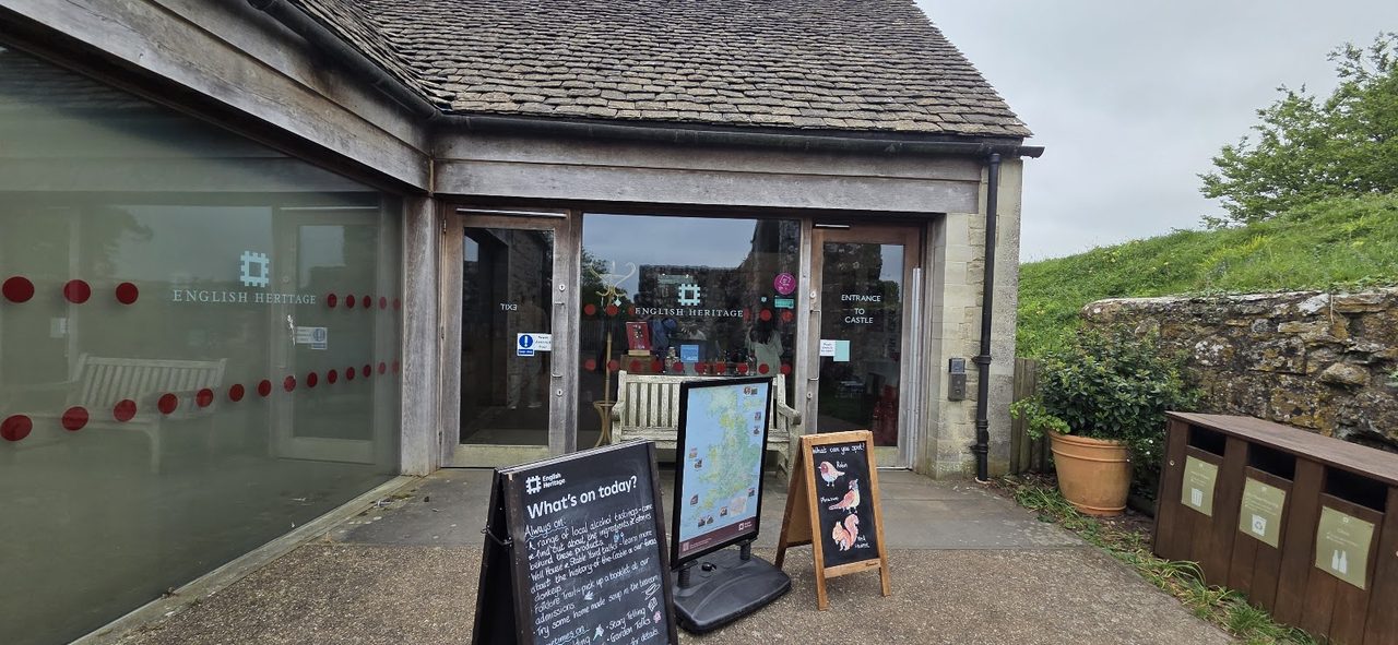 Carisbrooke Retail Shop