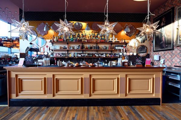 Carlo Lounge