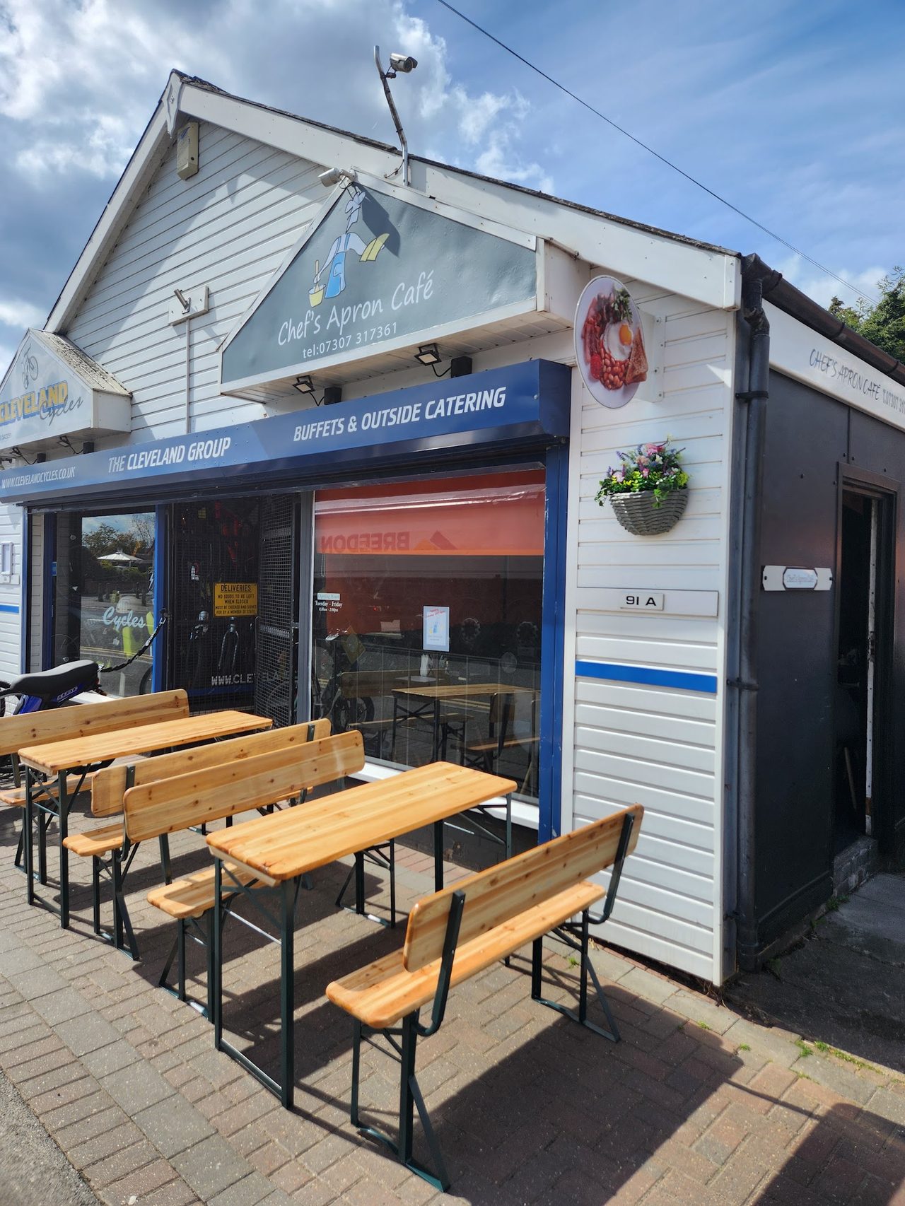 Chef's Apron Café