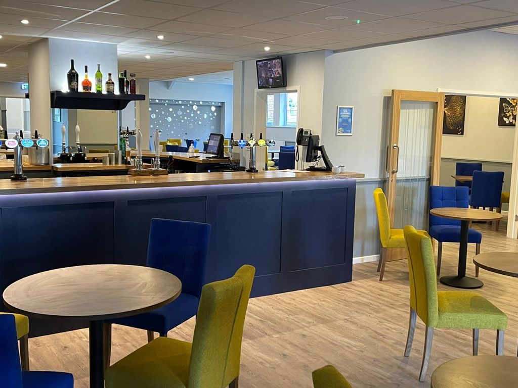 Club Bar & Lounge
