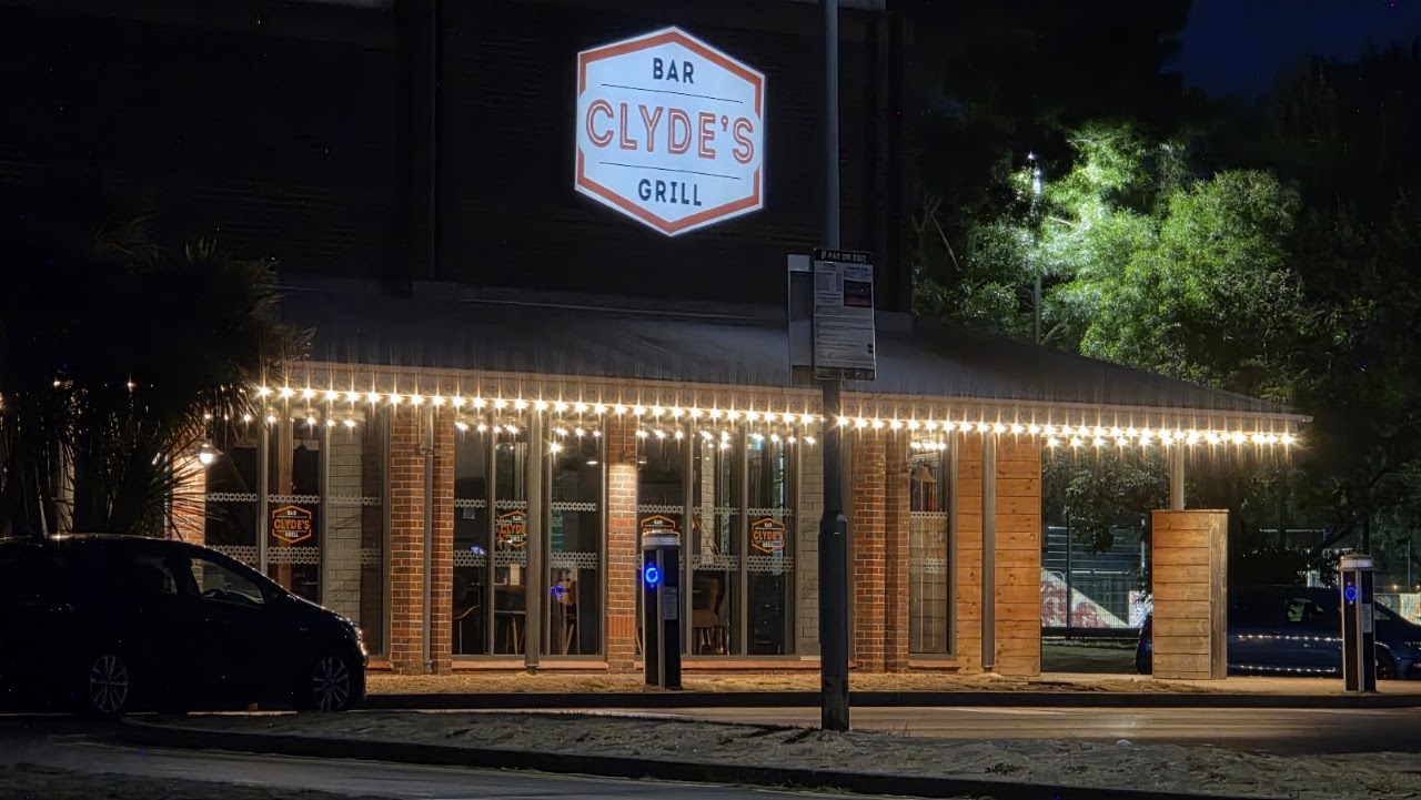 Clydes Bar & Grill