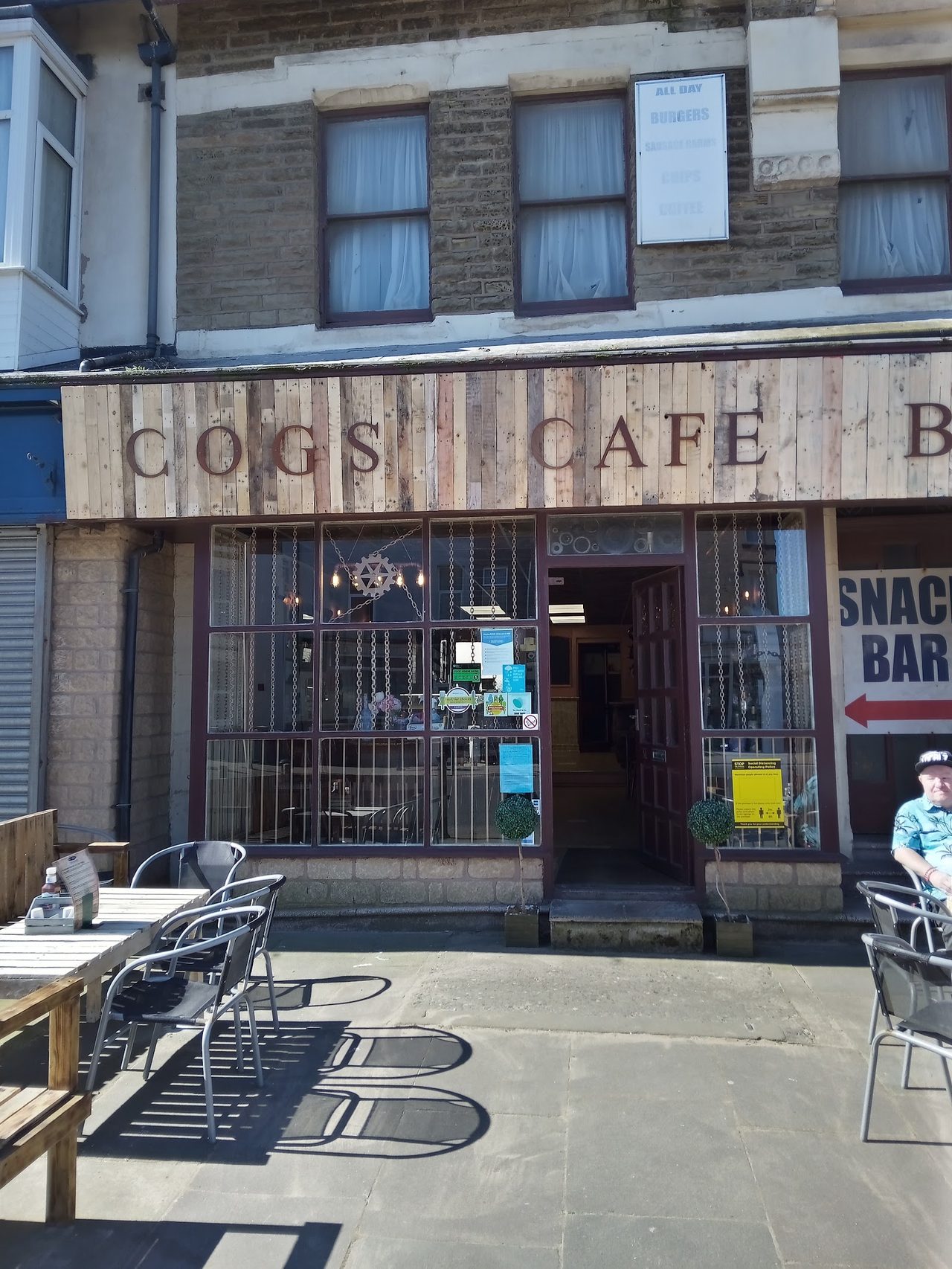 Cogs cafe bar