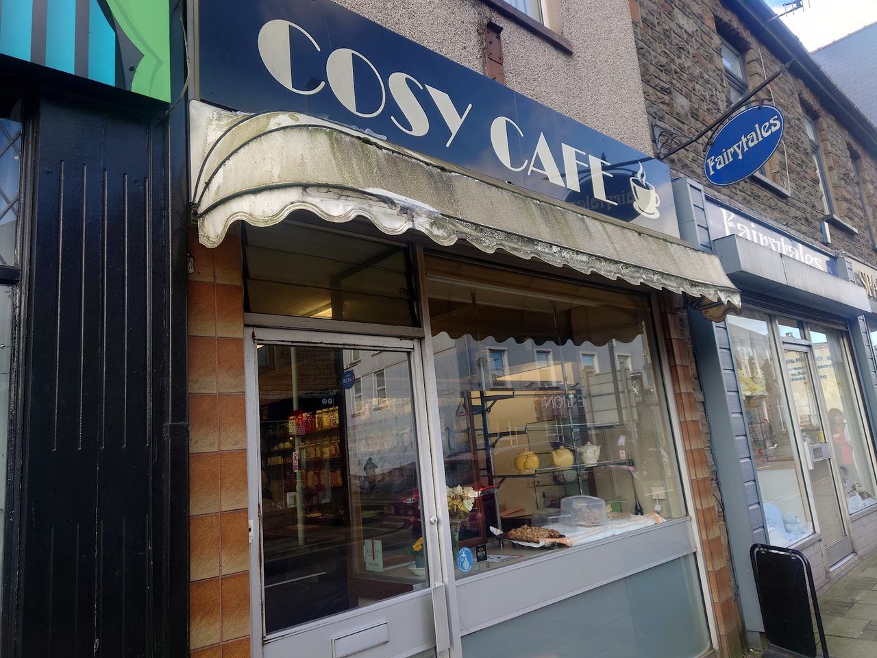 Cosy Cafe