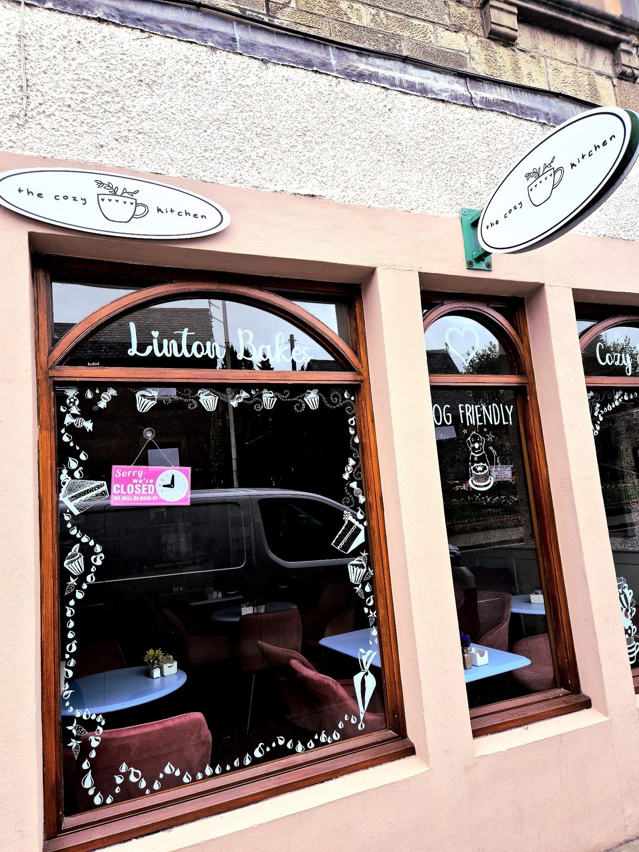 Cosy Cafe