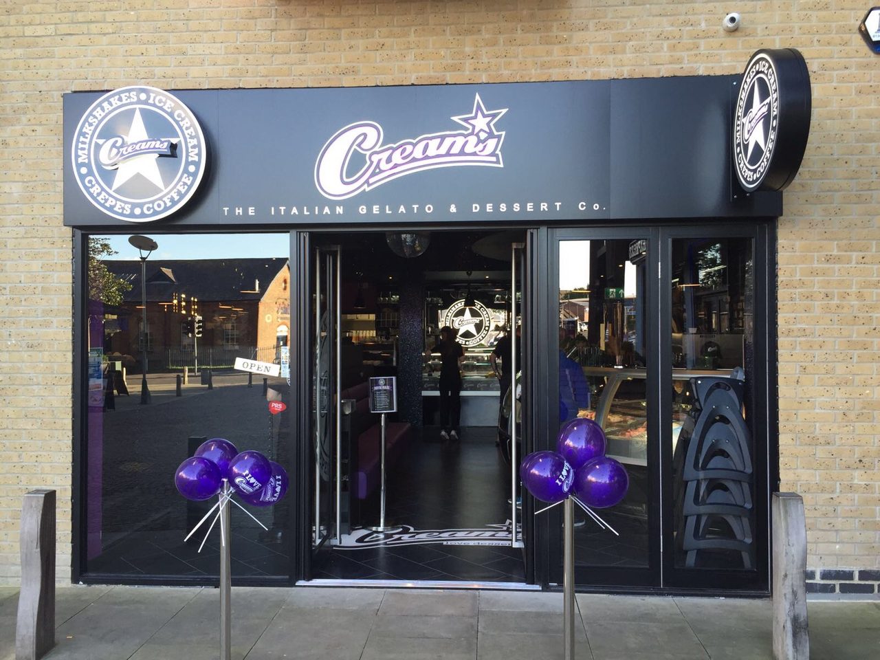 CREAMS CAFE