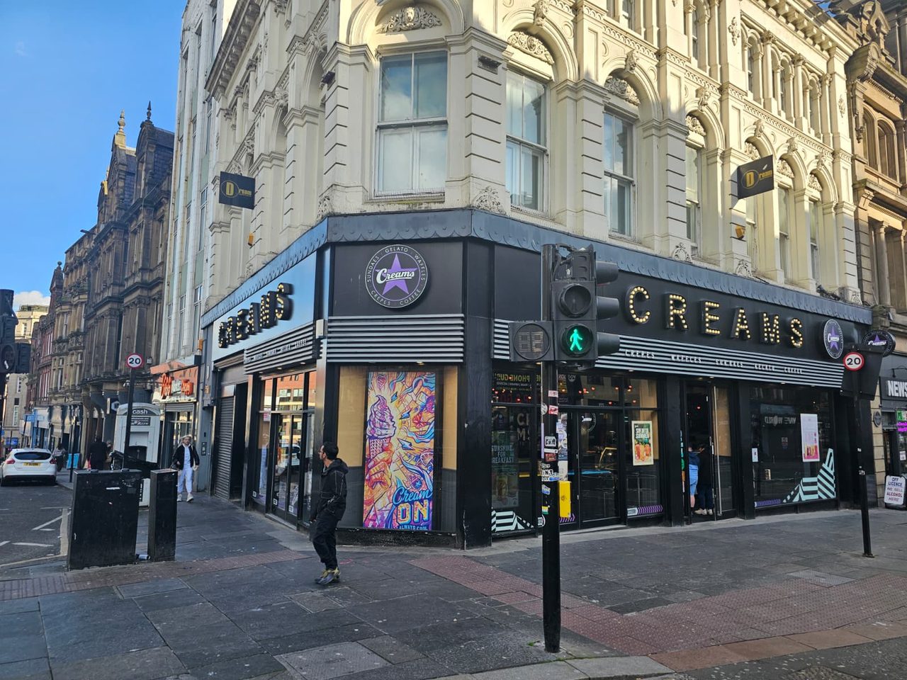 CREAMS CAFE