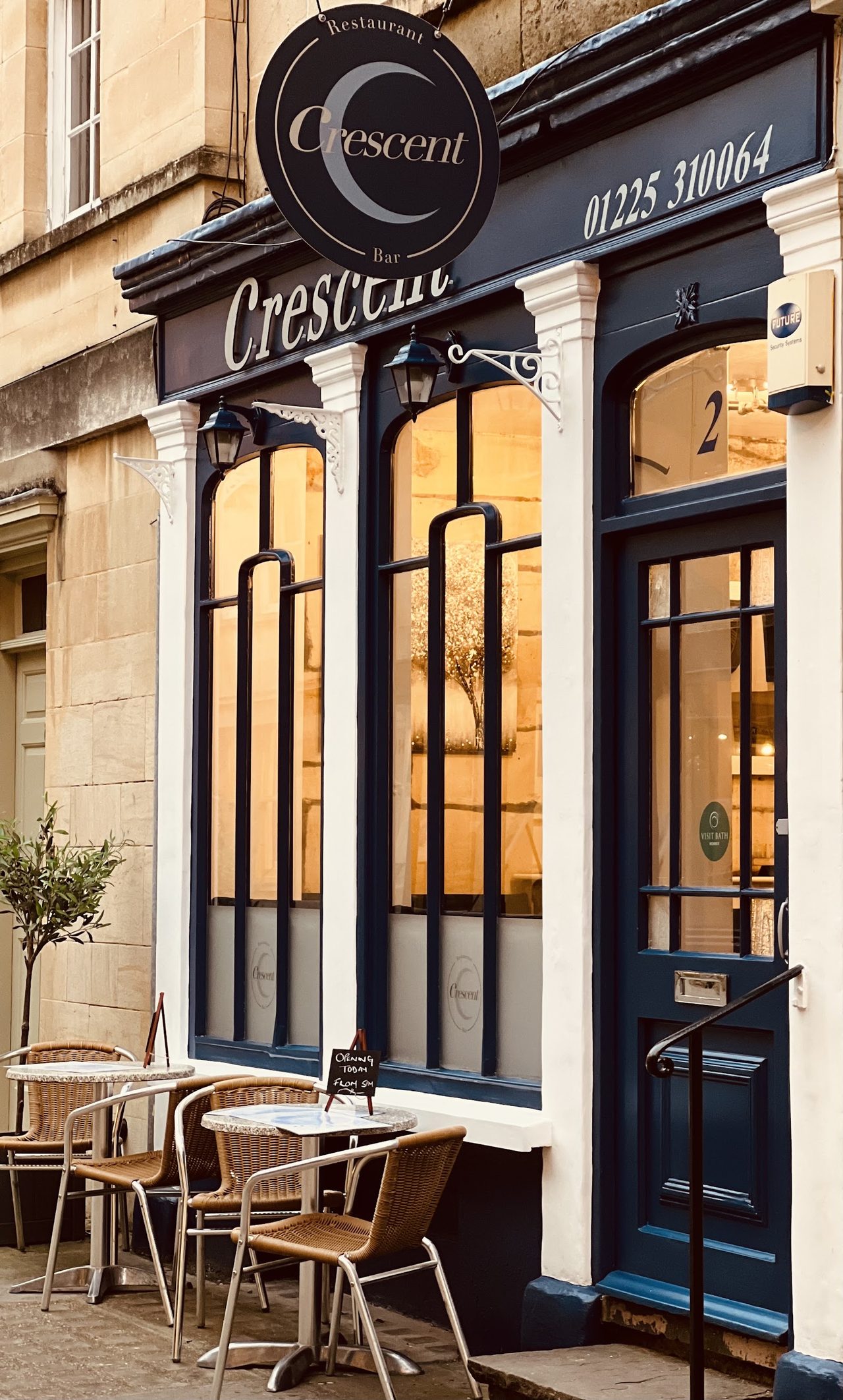 Crescent Restaurant & Bar