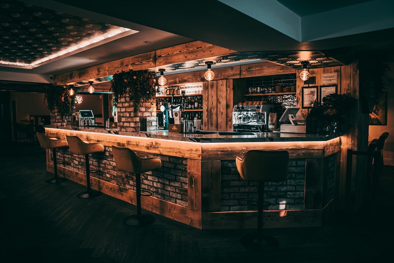 CRISTIS BAR