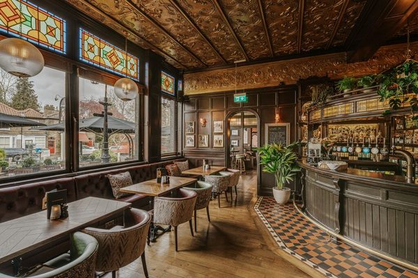 Crown & greyhound