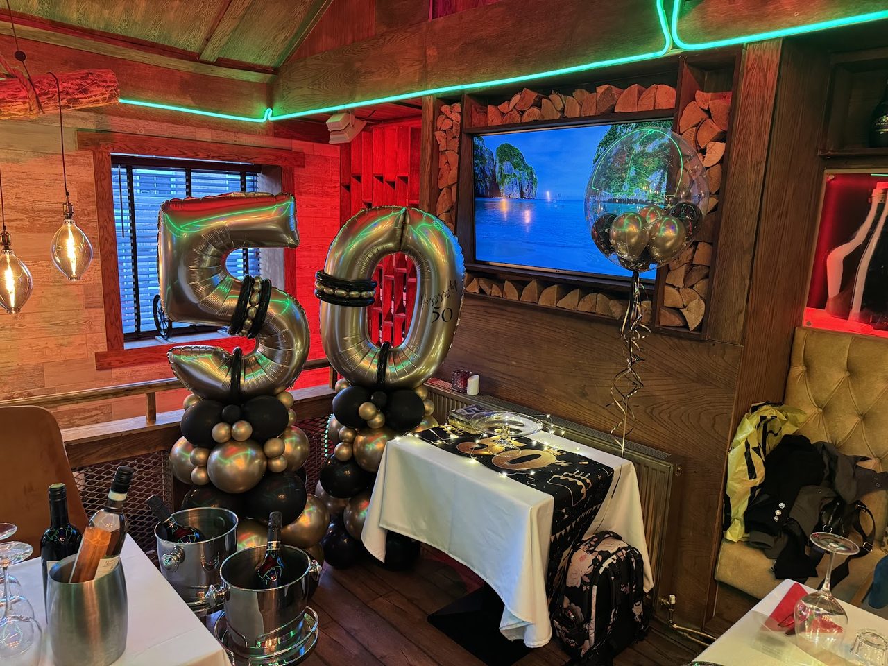 Daisy Bar Kitchen