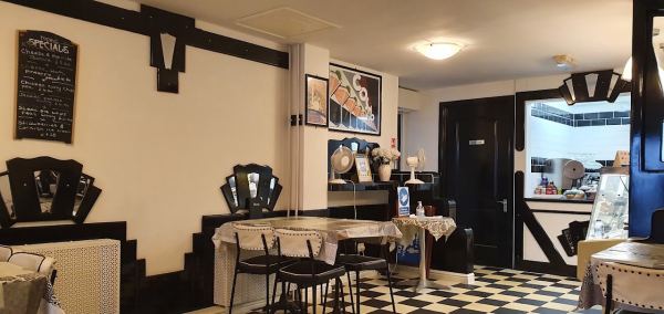 Decodence Cafe