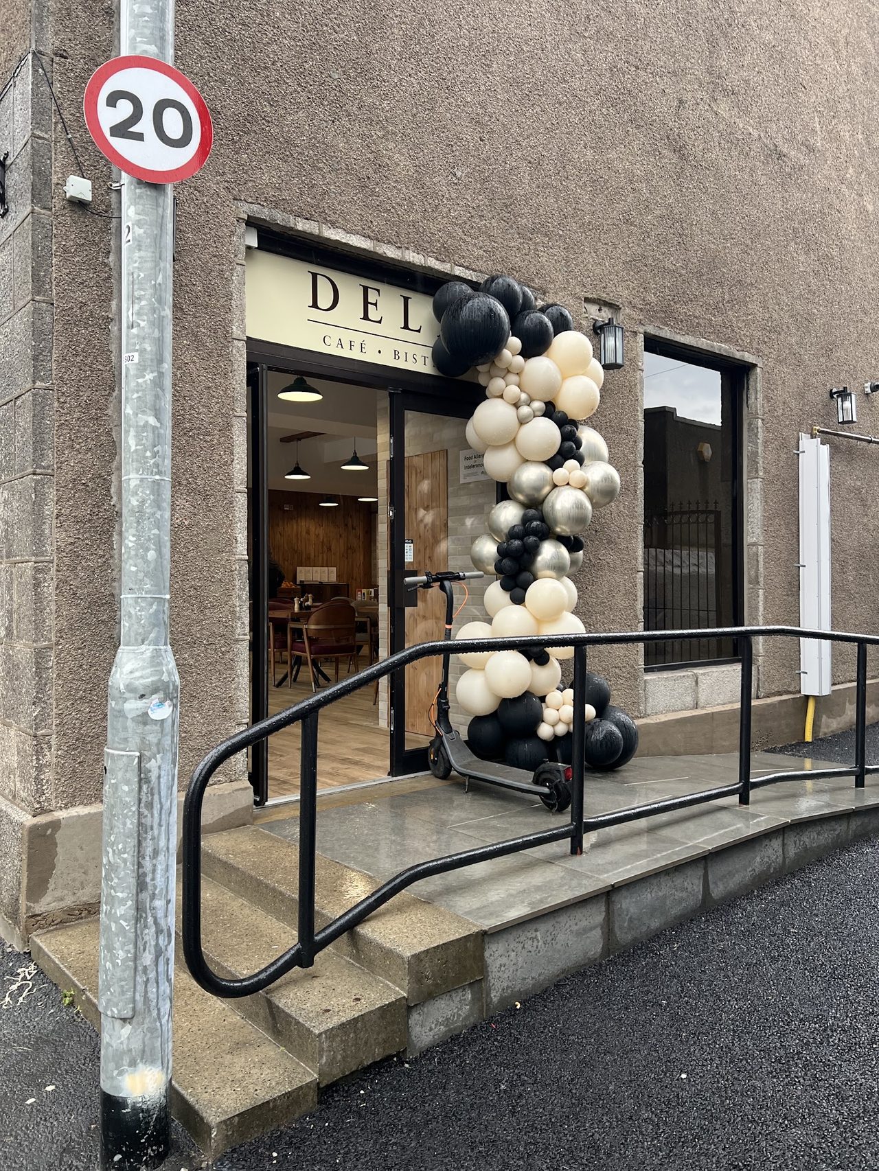 Dela Cafe & Bistro