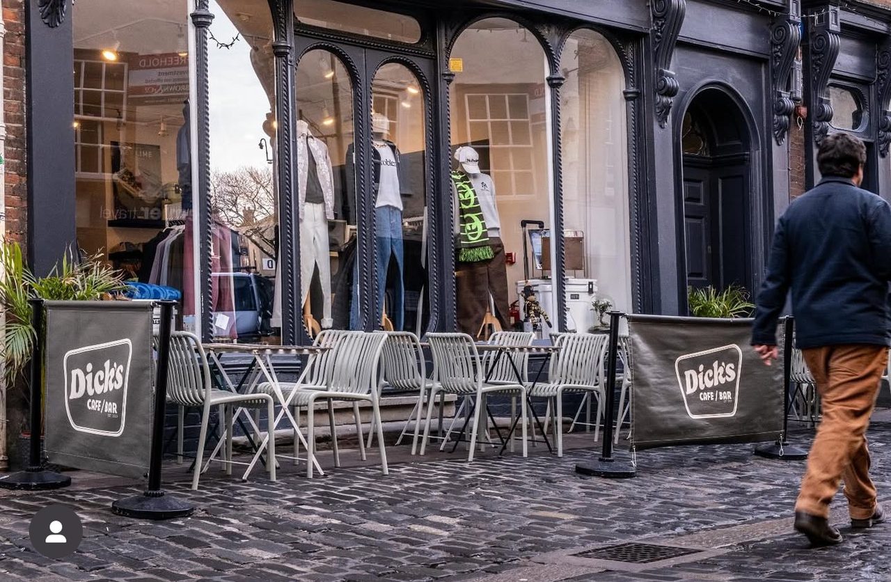 Dicks Bar