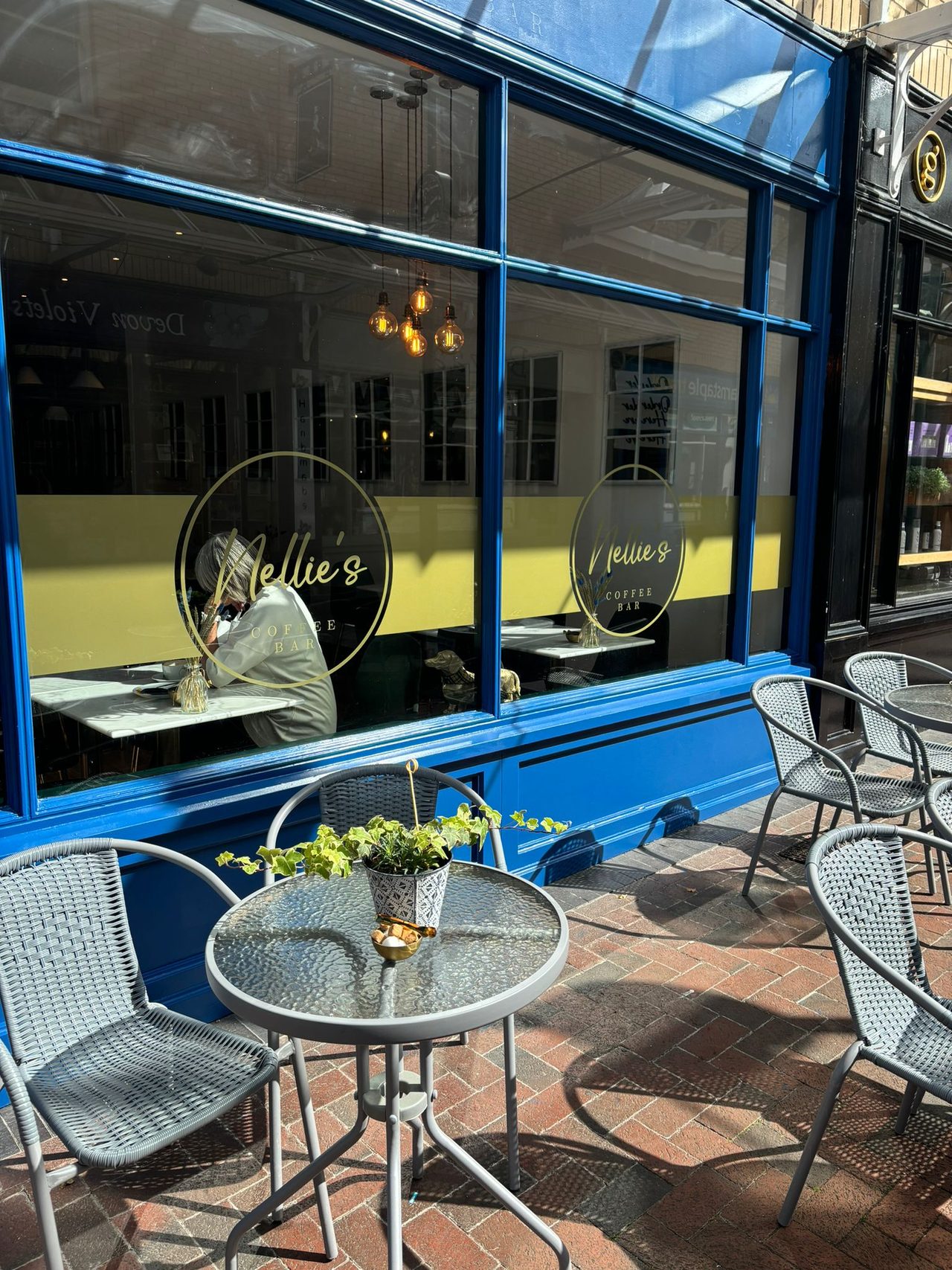 Dingles Coffee Bar