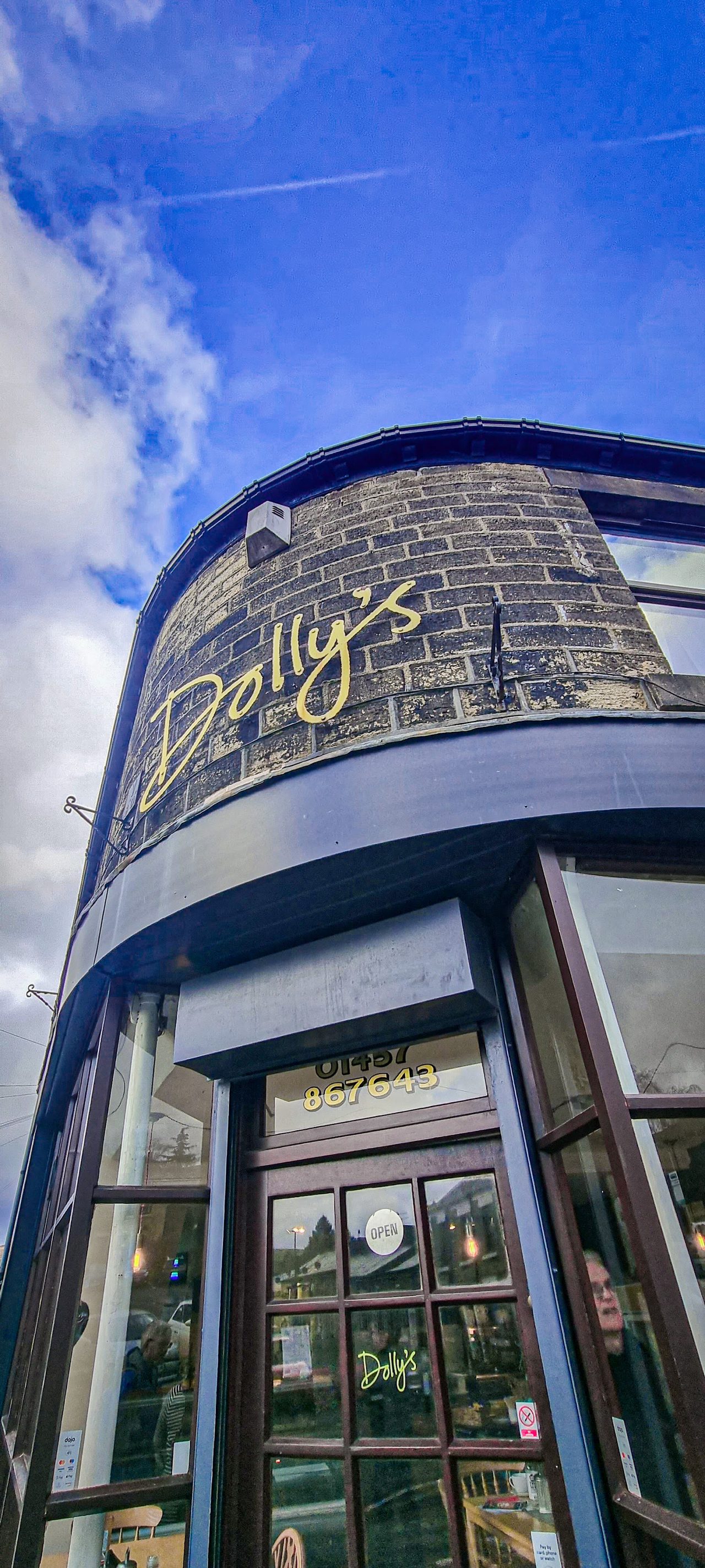 DOLLYS CAFE