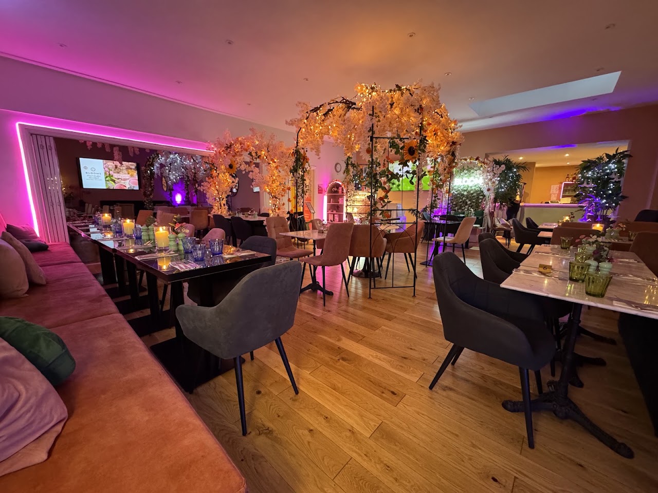Emsworth Hotel/Blooms Cafe