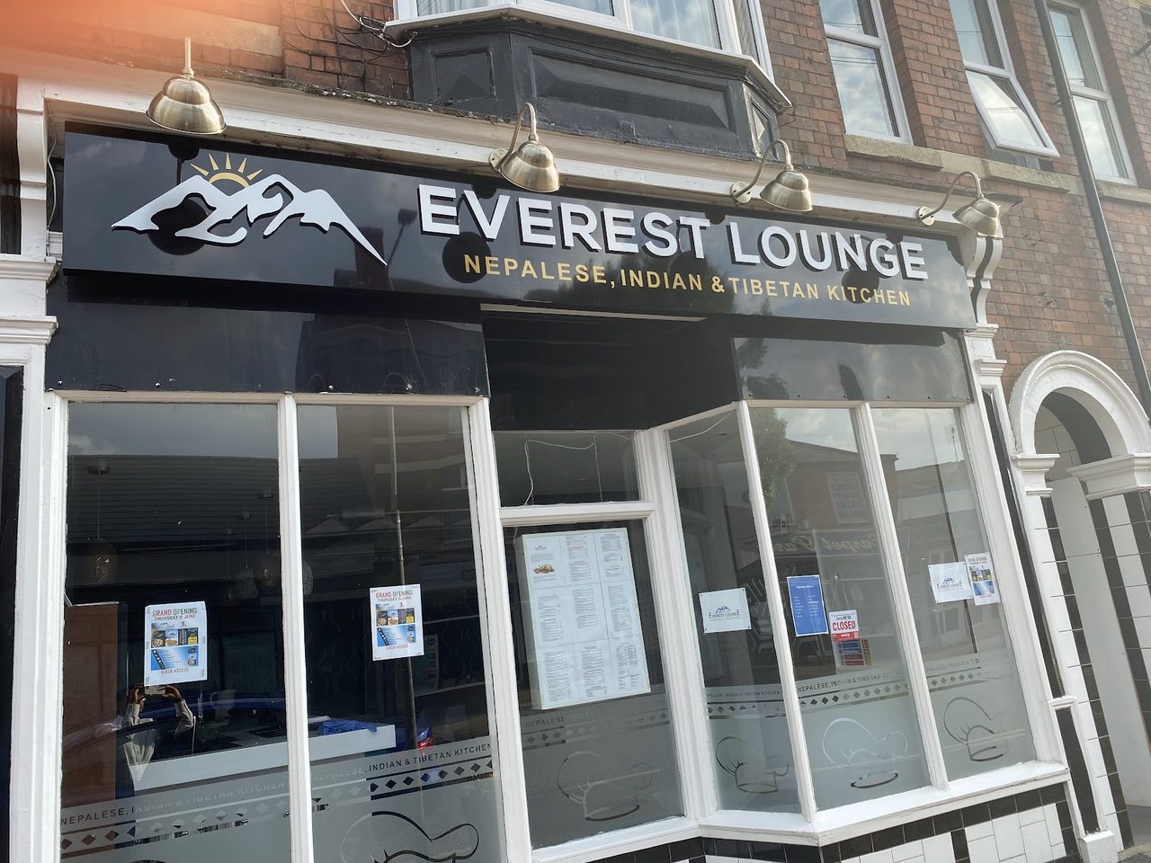 Everest Lounge