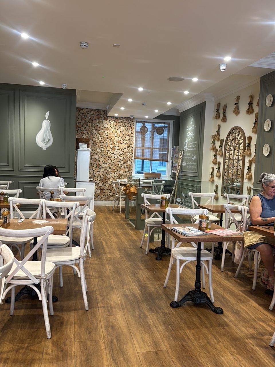 FAIT MAISON, Salon de The: Gloucester Road