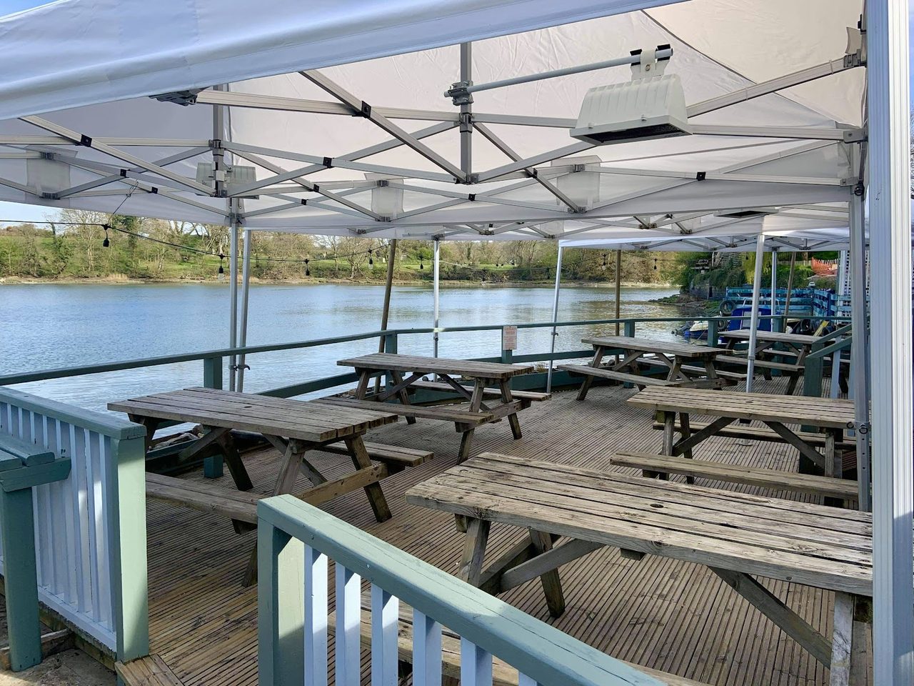 Ferry Inn