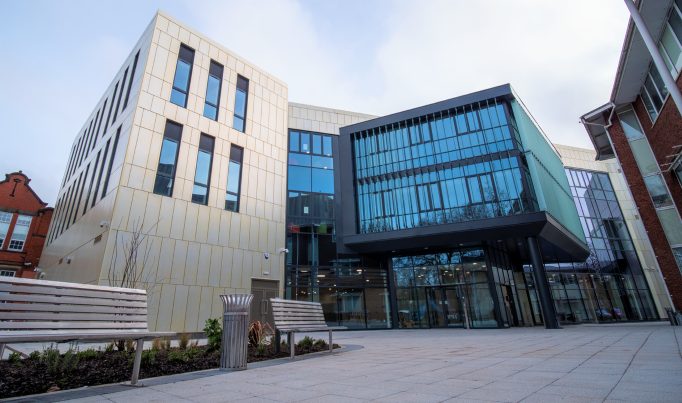 Food court, Coleg Cambria