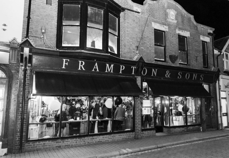 FRAMPTONS BAR NEW FOREST