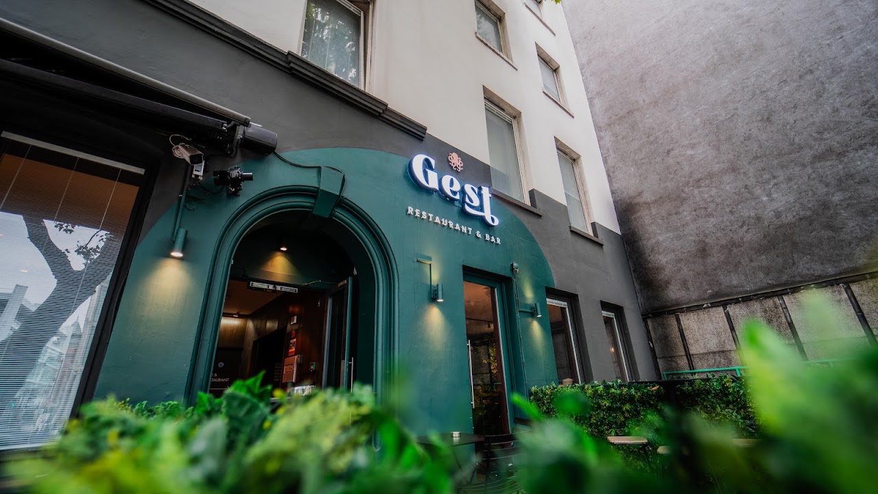 Gest