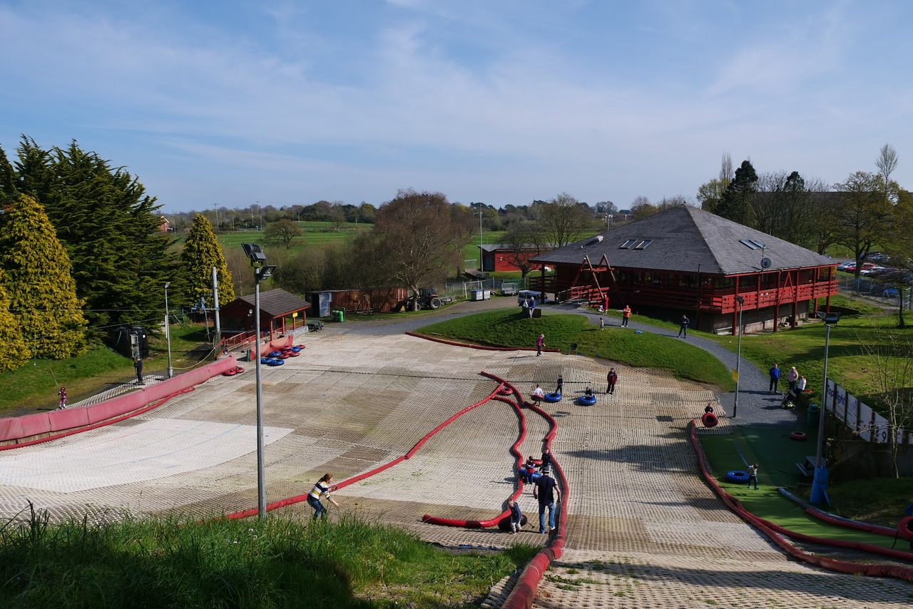 GOLF/SKI CENTRE