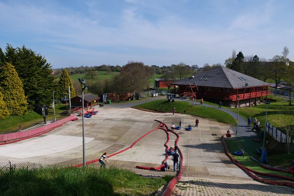 GOLF/SKI CENTRE