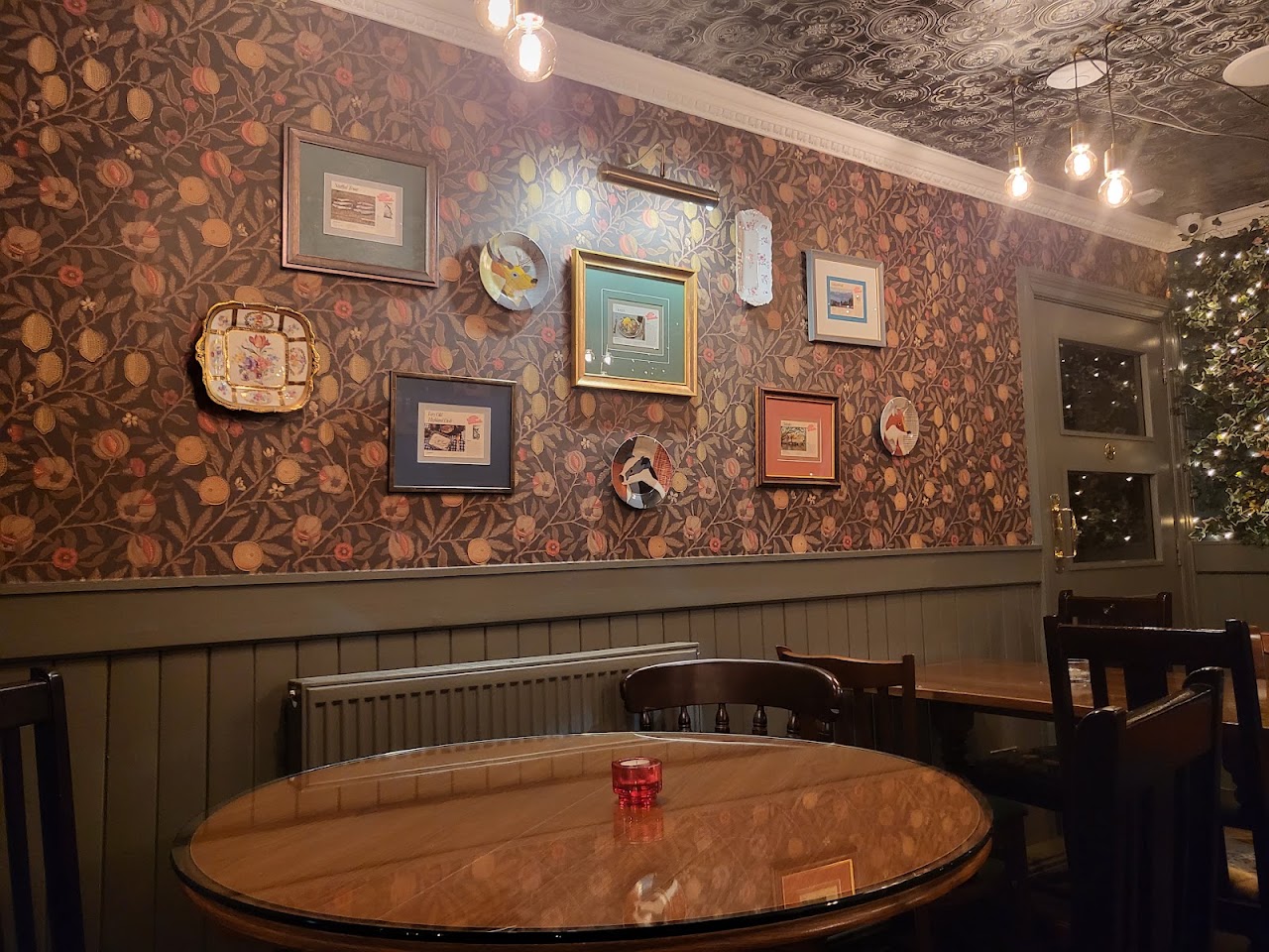 Grapes Village Pub