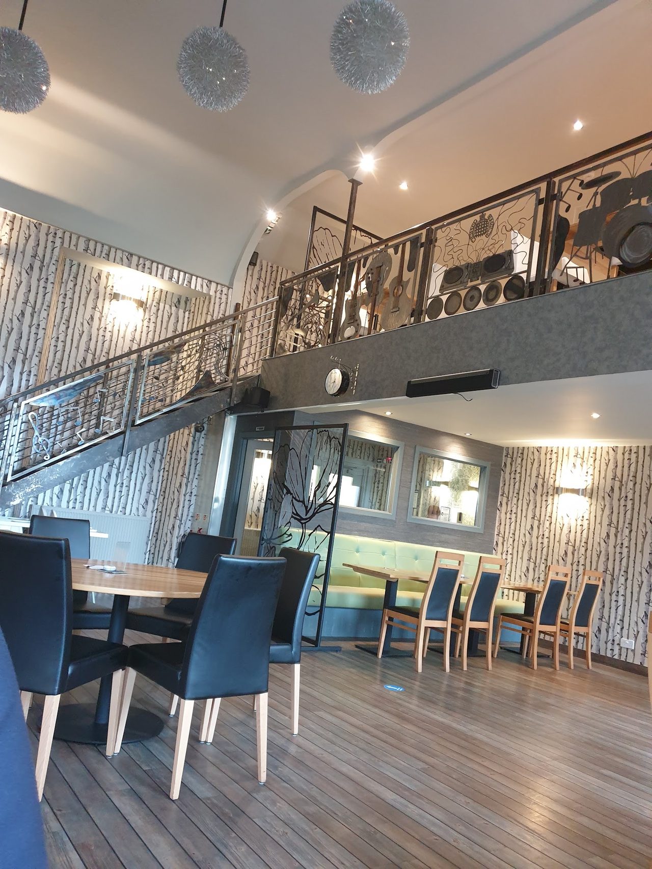 Grove Lounge & Y-Not Bar & Grill