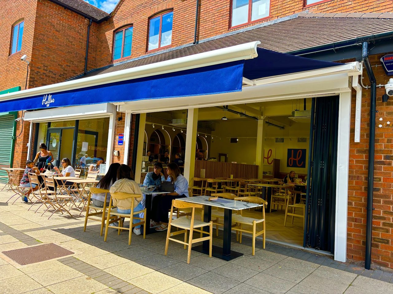 Hallies Cafe