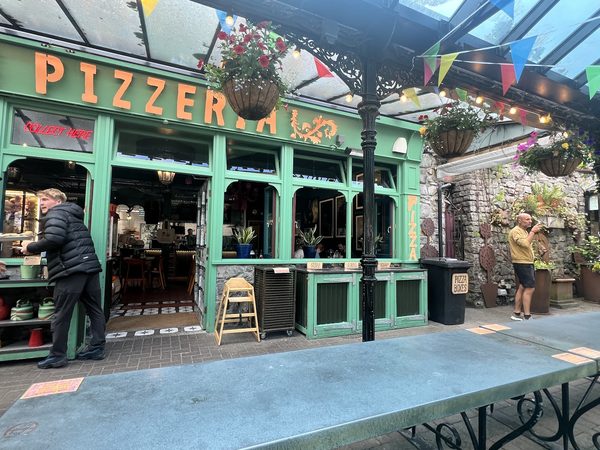 Hangin Pizzeria