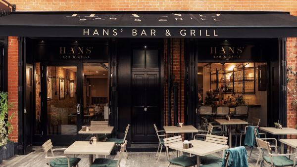 Hans’ Bar & Grill at 11 Cadogan Gardens