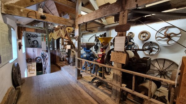 Hele Cornmill And Tea Rooms