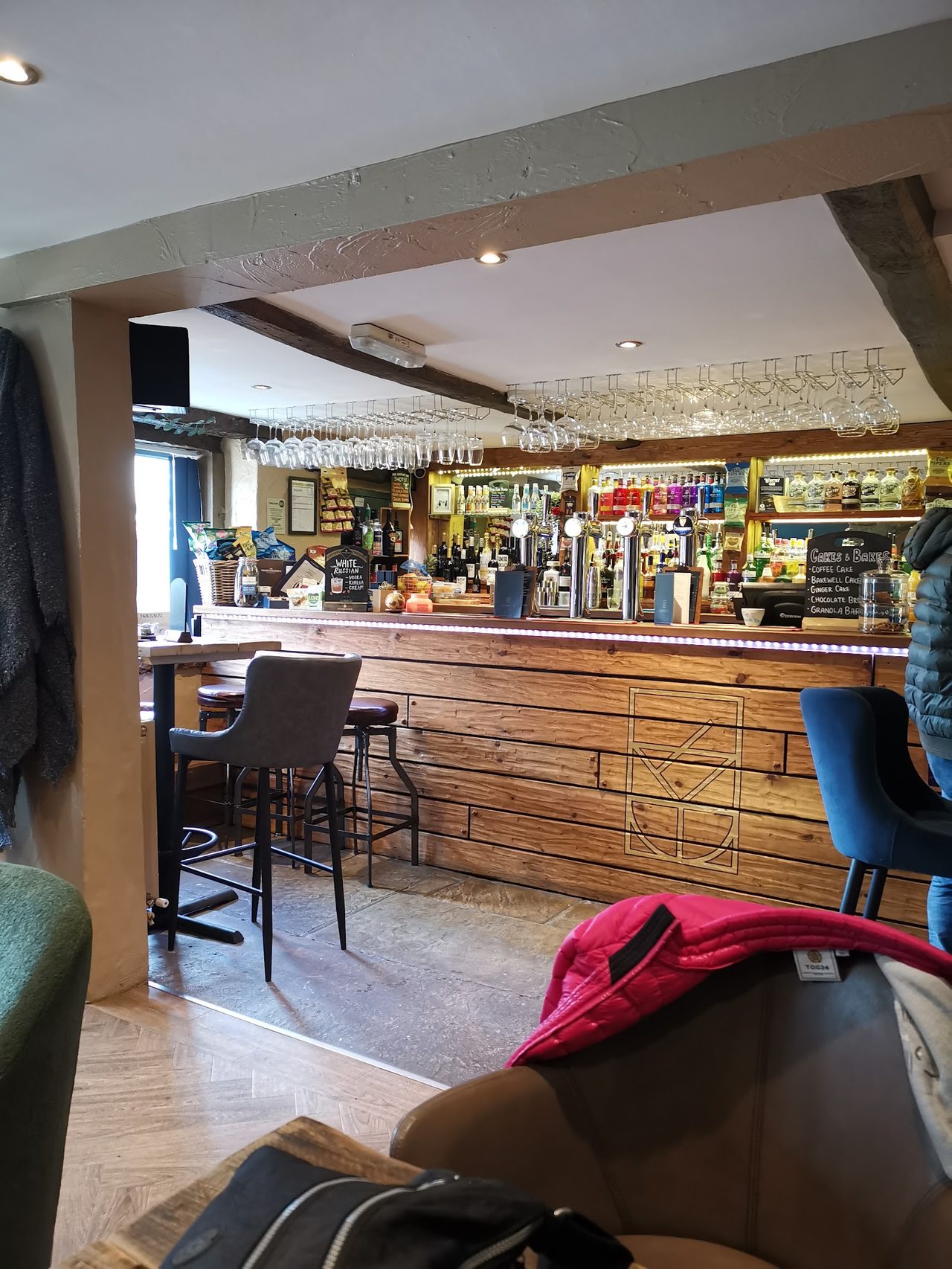 Henry's Bar