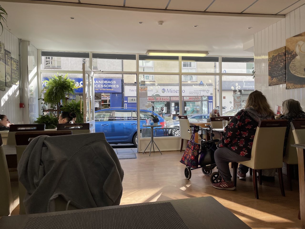 Holly Molly Cafe