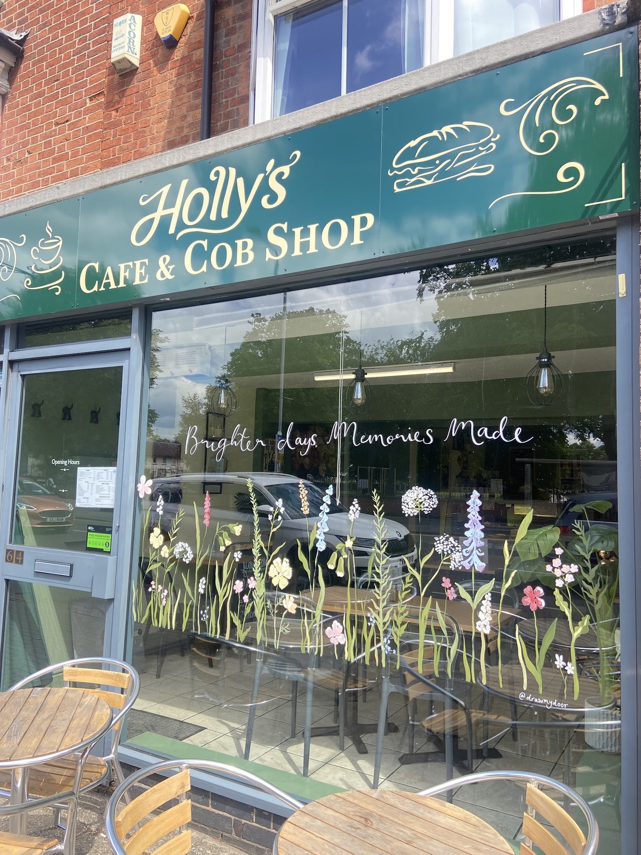 Holly's Cafe & Cob Shop