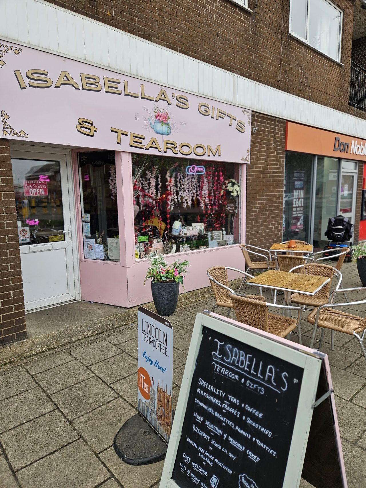 Isabella's Gifts and Tearoom
