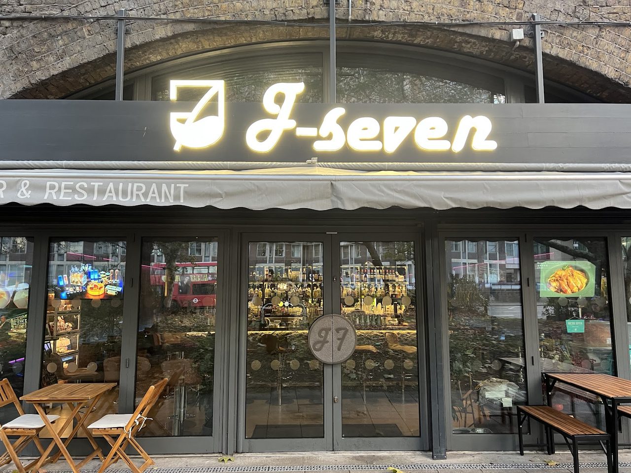 J7 Bar \& Restaurant