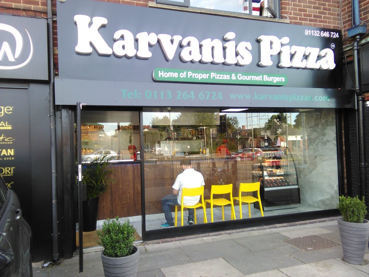 Karvanis Pizza