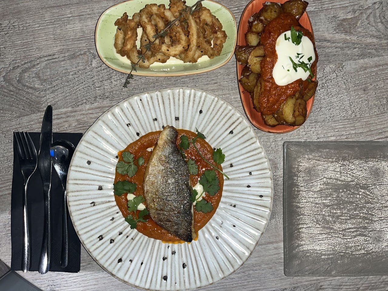 Lake Lounge Tapas + Grill