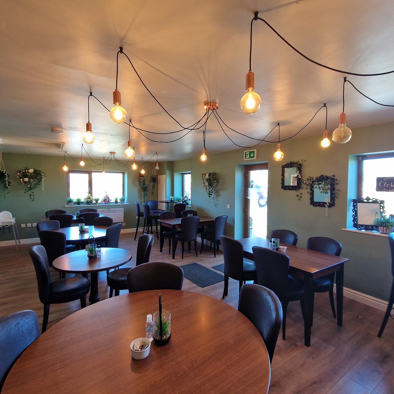 Lakeside Coffee Shop