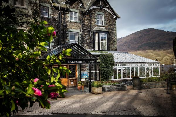 Lakeside Hotel