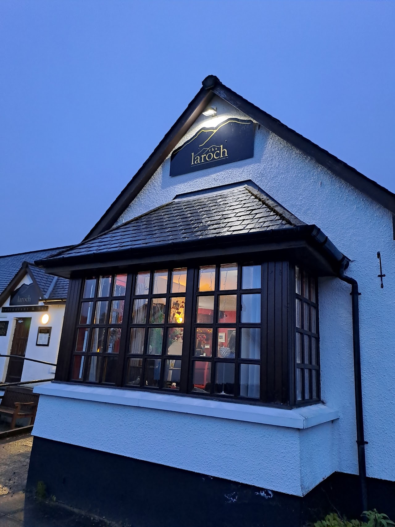 Laroch Restaurant and Bar