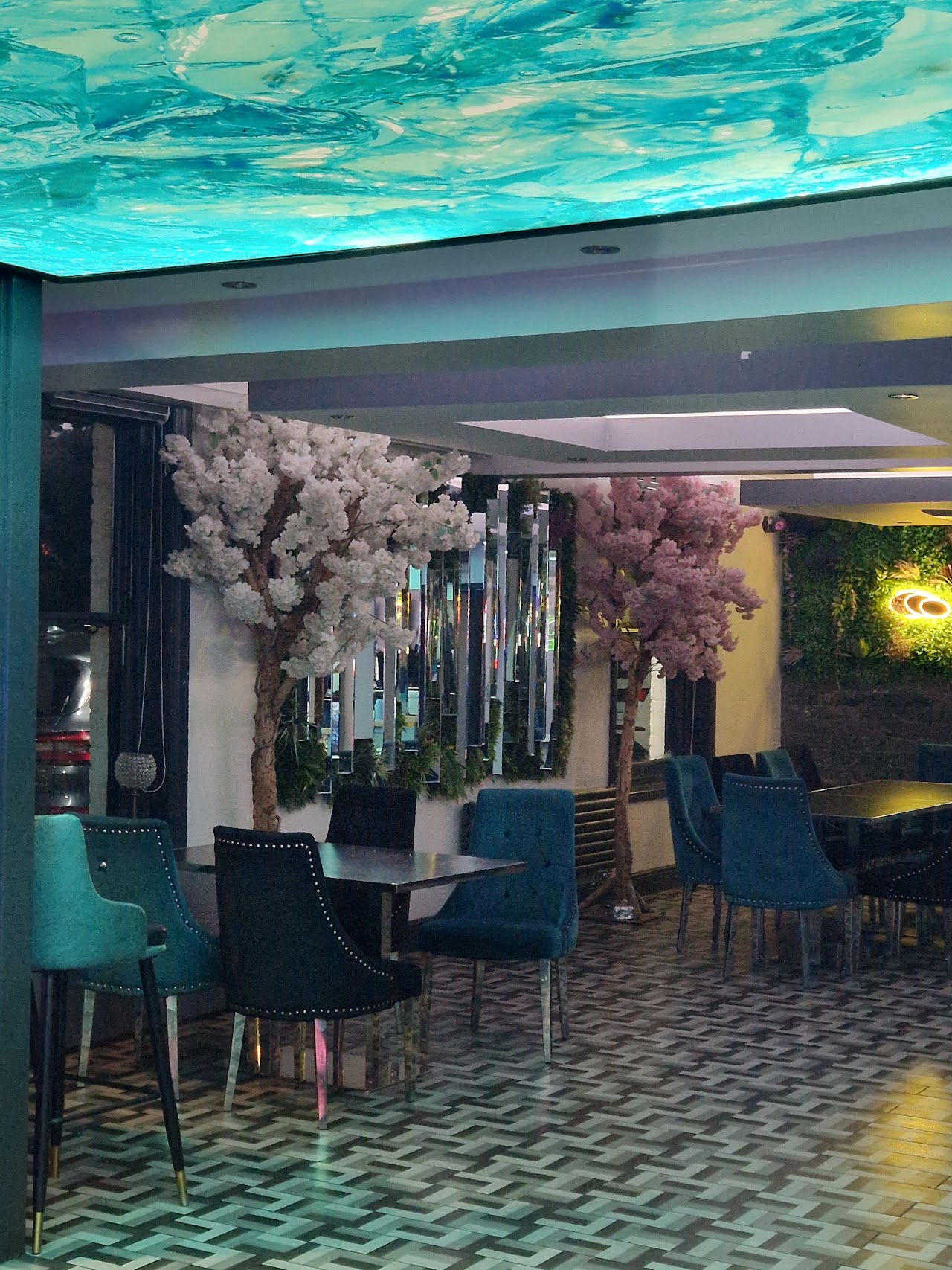 Lavish Lounge