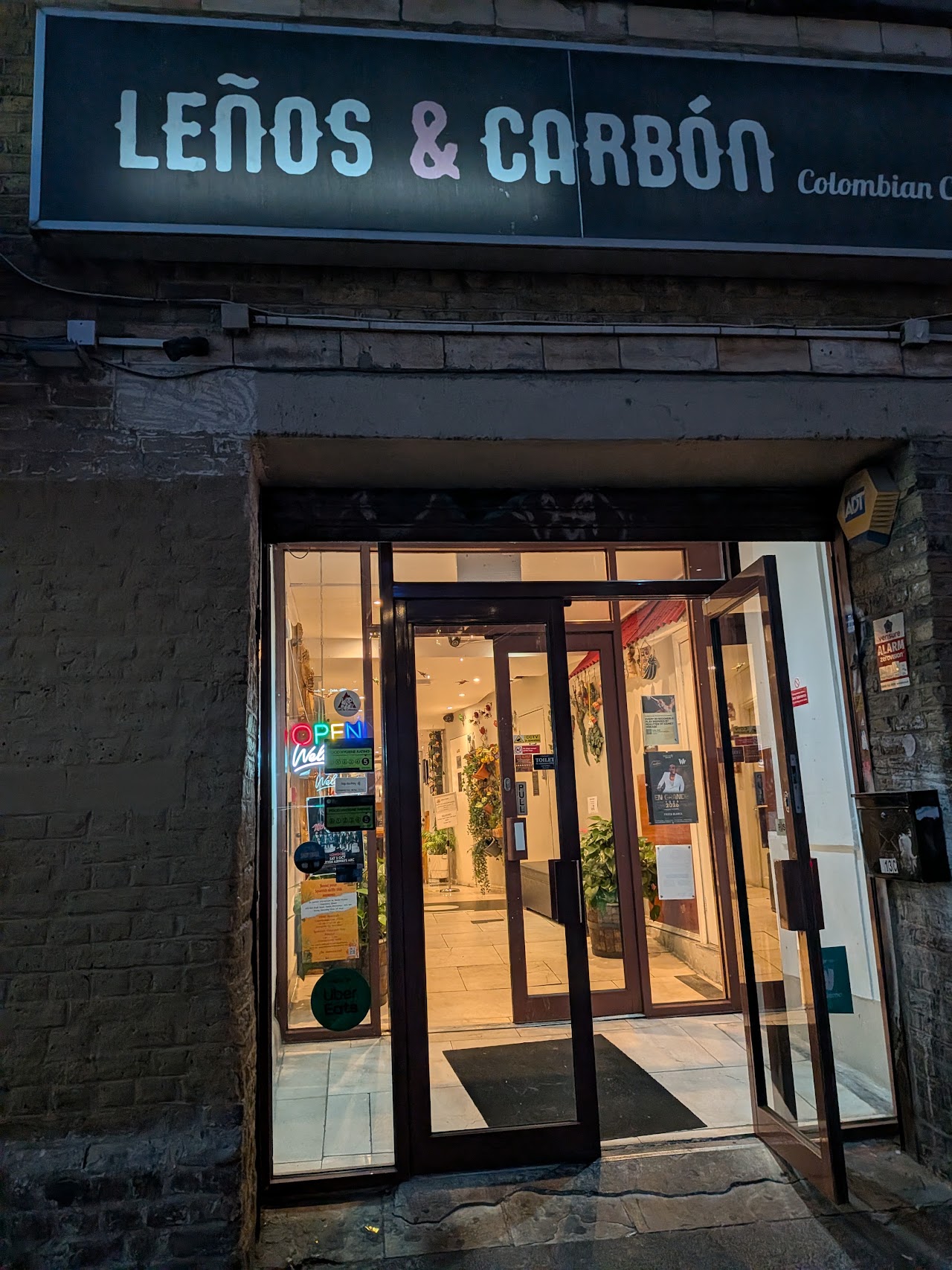 Leños & Carbon