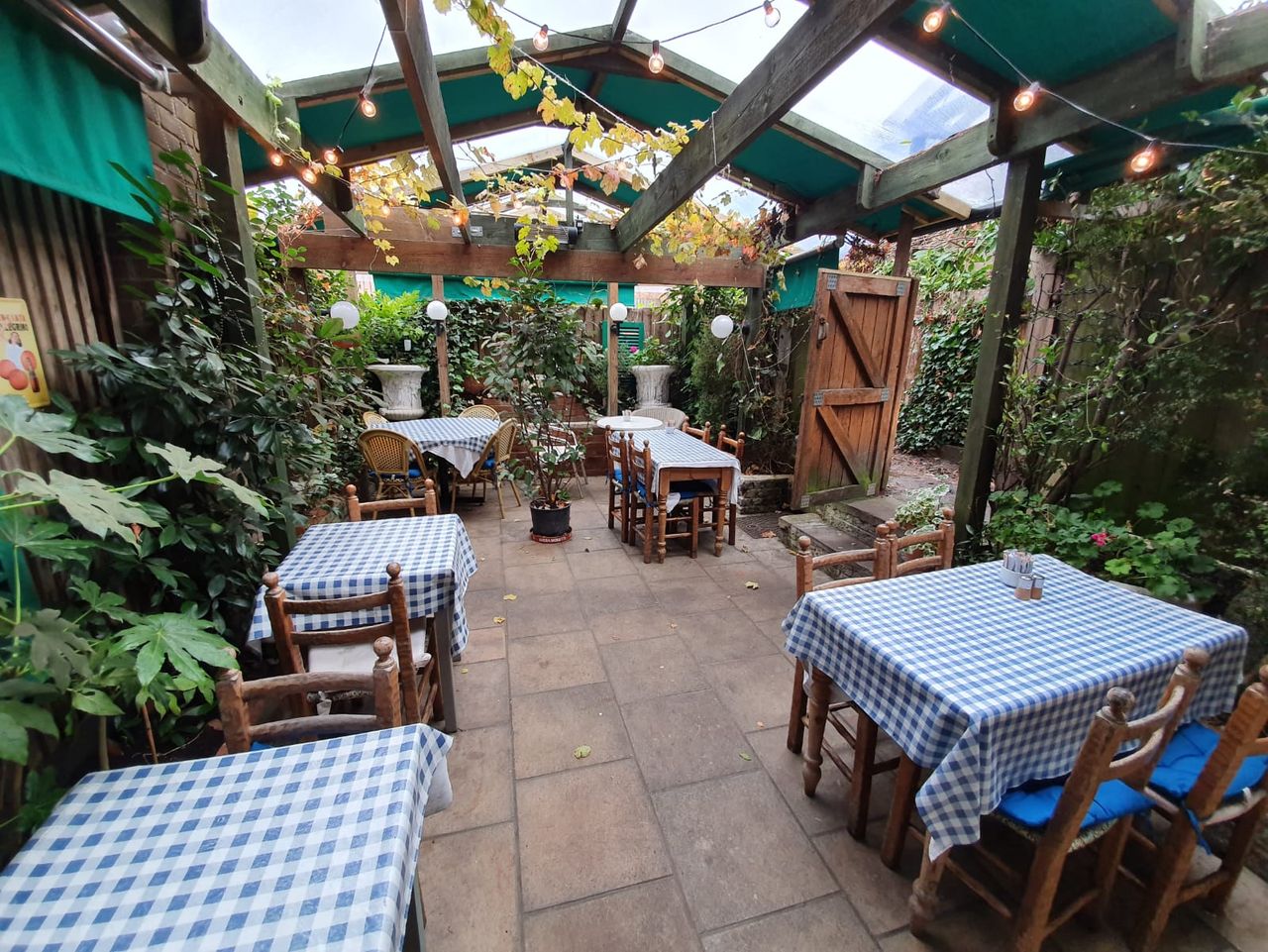 Leonardo restaurant and wine bar